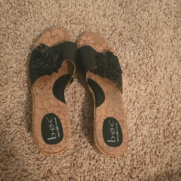 b.o.c. Born Concept Women's Black Leather Floral Wedges Size 11 (#10) - Picture 7 of 12